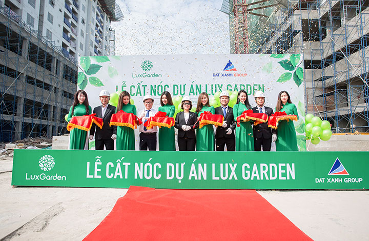 Lãnh đạo Đất Xanh Group tại buổi lễ cất nóc dự án LuxGarden